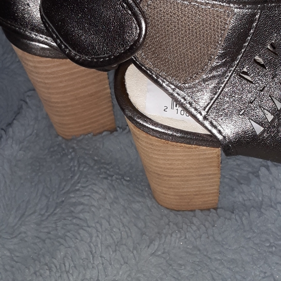 Sandals - Picture 3 of 8